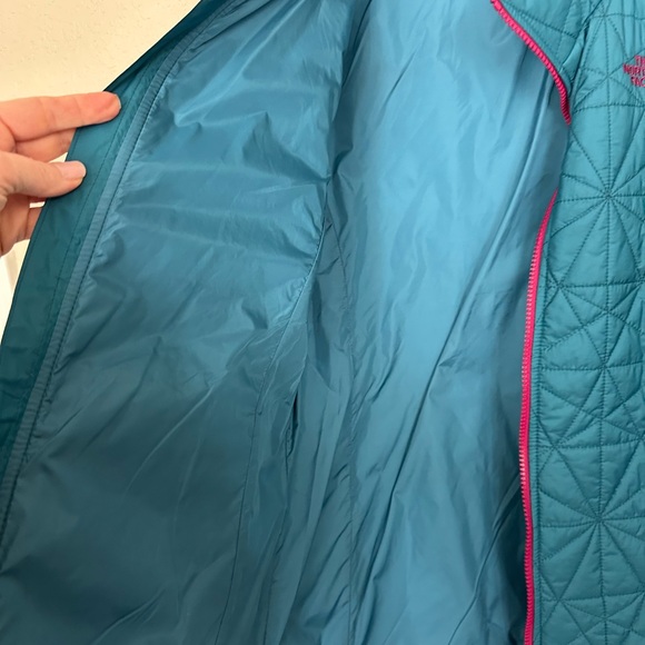 Ladies North Face Jacket - Picture 3 of 10